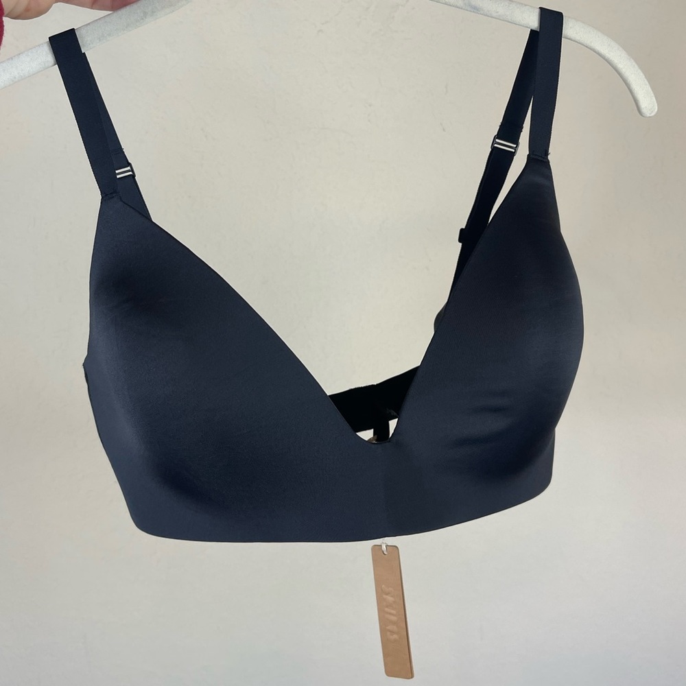 SKIMS Wireless Lightly Lined Bra in Black Onyx Size 36DD NWT - Picture 4 of 9